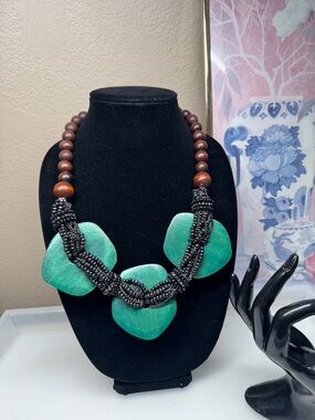 Green wood statement necklace